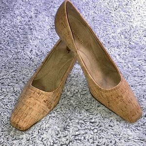 AEROSOLES 8 Brown Corked Kitty Heel